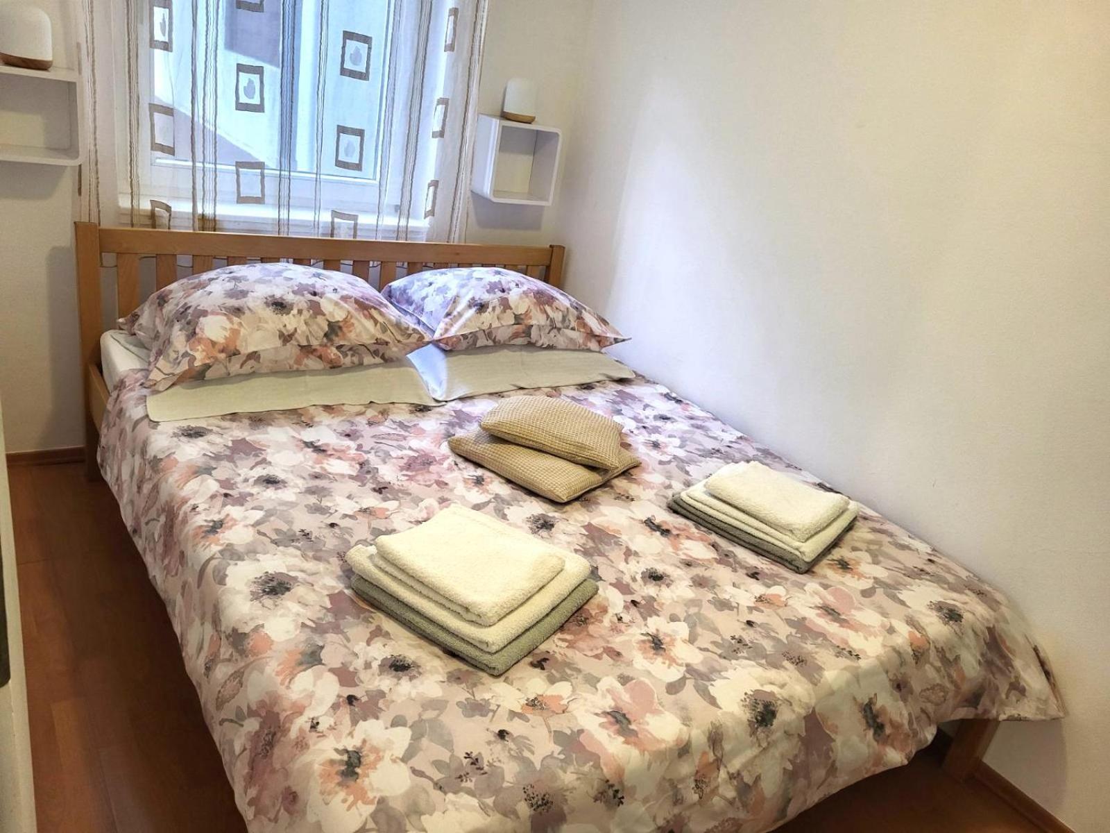 Apartment With Garden In บาร์บารีกา ภายนอก รูปภาพ