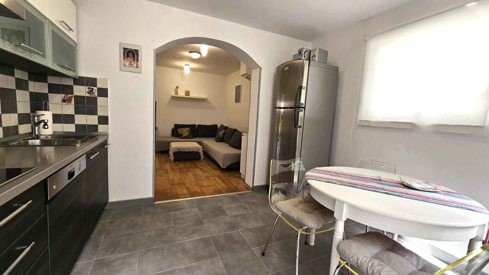 Apartment With Garden In บาร์บารีกา ภายนอก รูปภาพ